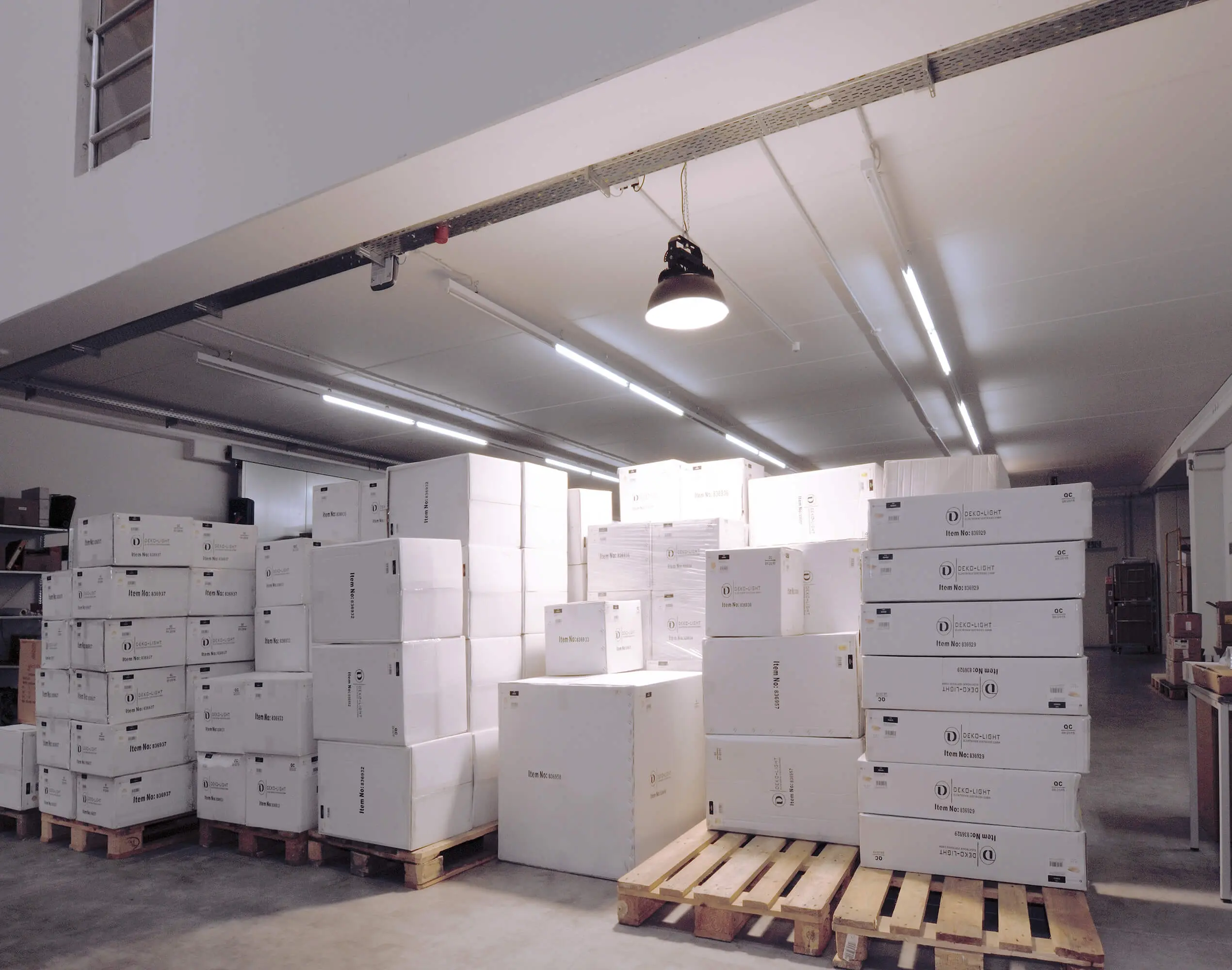 Montagearm für LED-Pendelleuchte Aludra 100/160W, schwarz